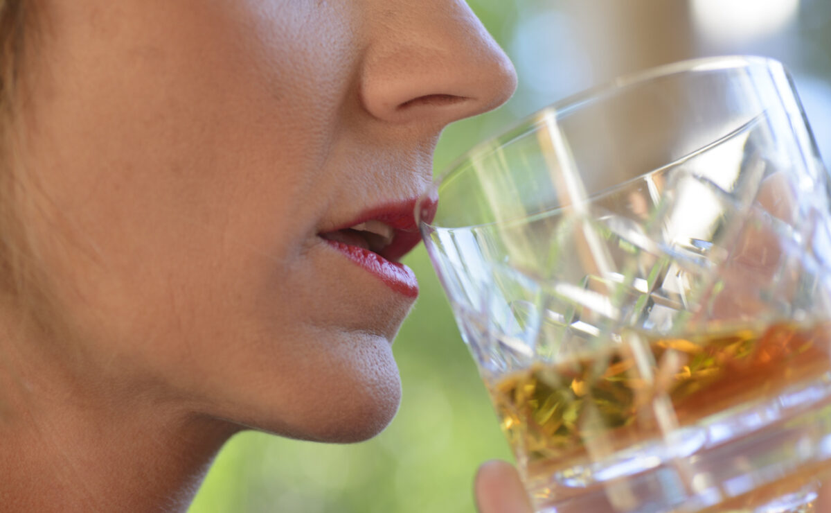 alcohol drinking and skin health