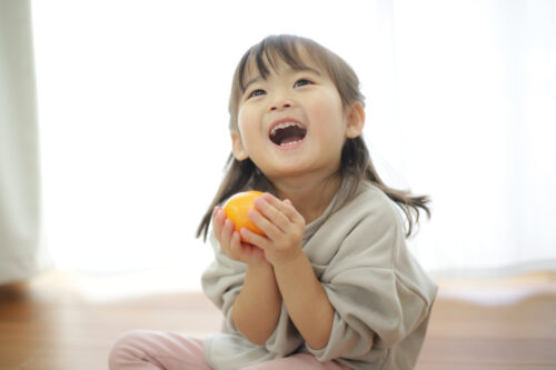 Satsuma mandarin orange and a little girl